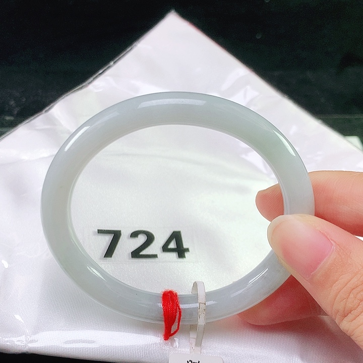 未镶嵌手镯（贵妃镯）翡翠