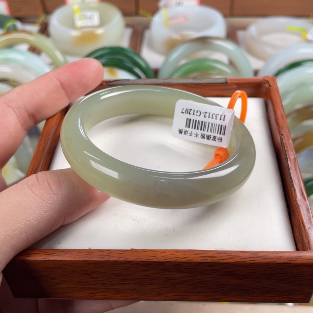 【闪购商品】和田玉手镯未镶嵌55..18