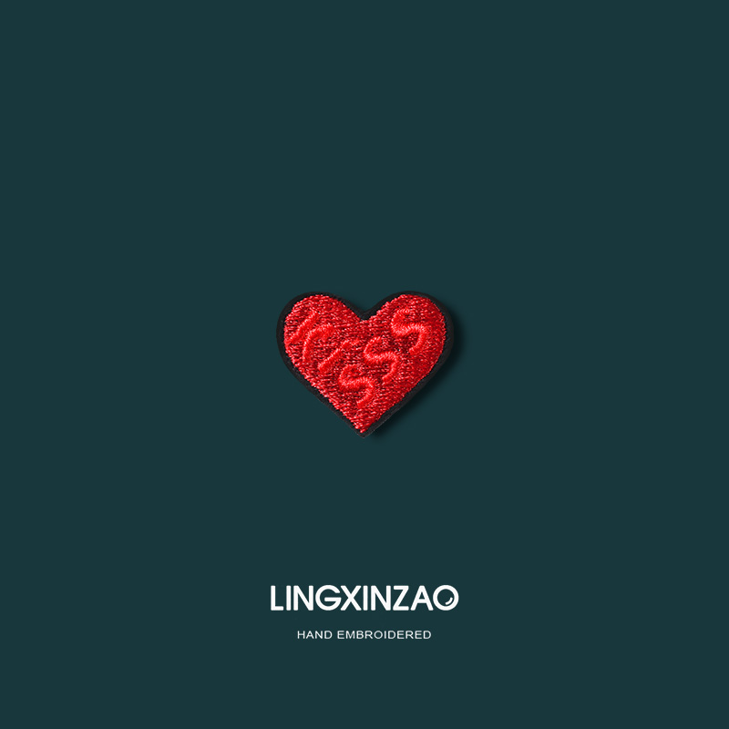 非金属布艺胸针 布艺卡通kiss爱心胸针高档精致衣服别针配饰背包