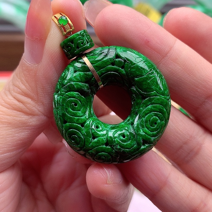 翡翠颈饰18K金镶嵌翡翠