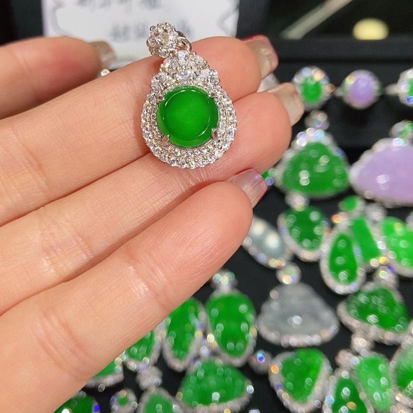 【闪购商品】翡翠颈饰未镶嵌天然翡翠