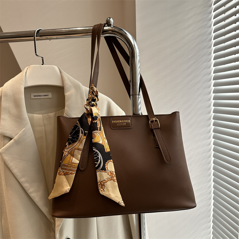 大容量包包女秋冬百搭轻奢新款简约单肩包爆款上课包通勤托特包