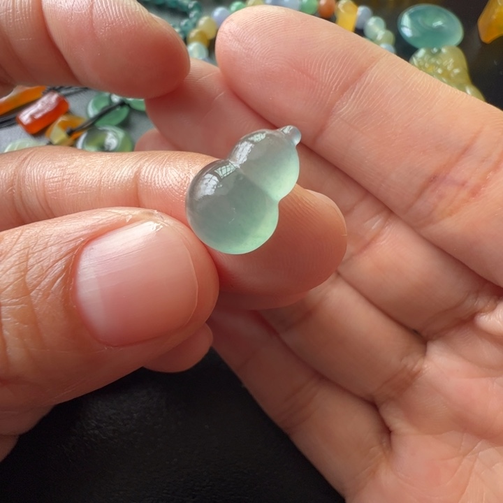 小***r定制翡翠未镶嵌冰蓝葫芦