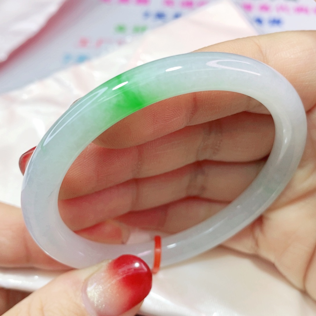 未镶嵌手镯（圆镯）翡翠54圈糯冰强推