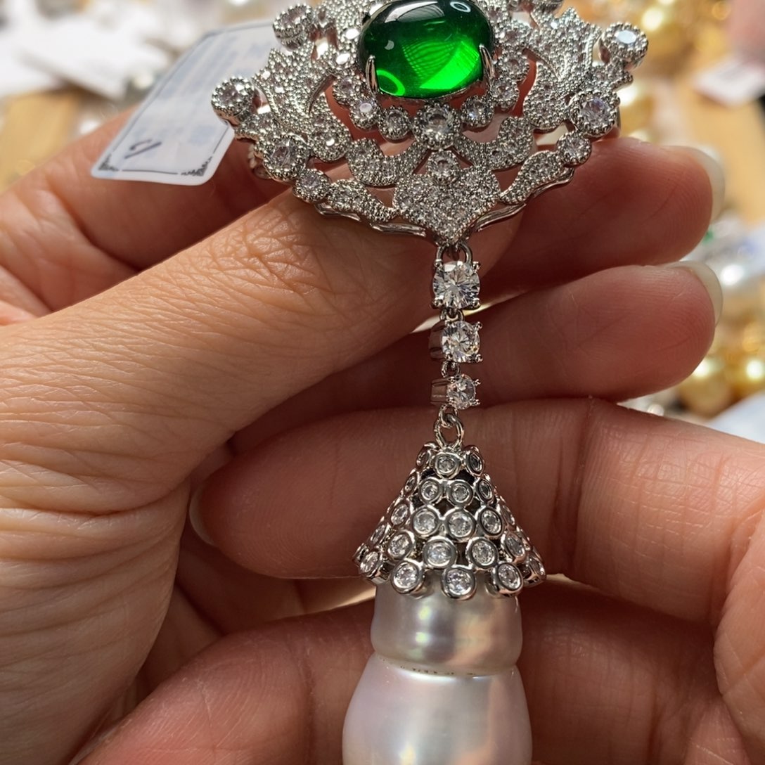 海水珍珠胸饰合金