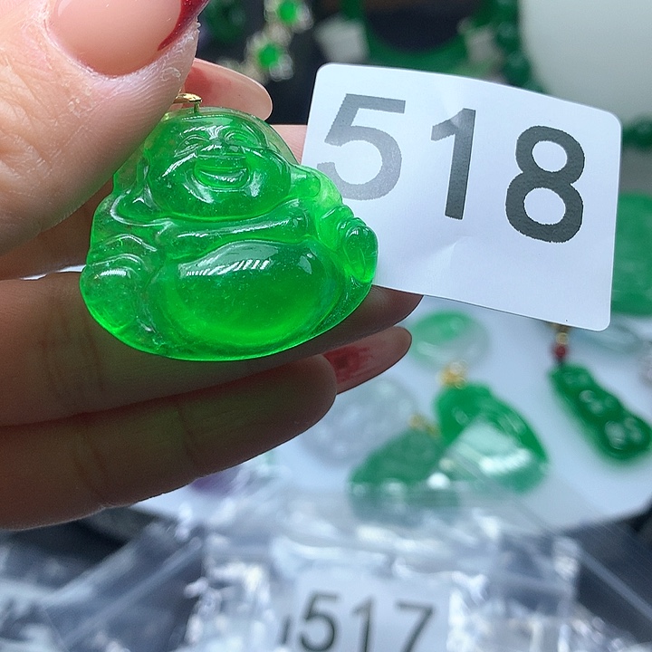 翡翠吊坠(赠链)未镶嵌