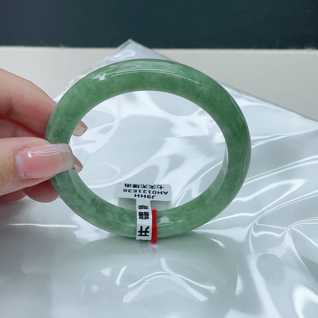 翡翠手镯未镶嵌正58.6