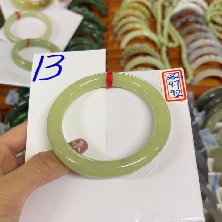 柒****和田玉未镶嵌手镯