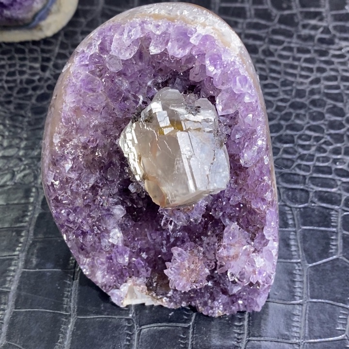 未镶嵌珠宝半成品水晶奇石花簇