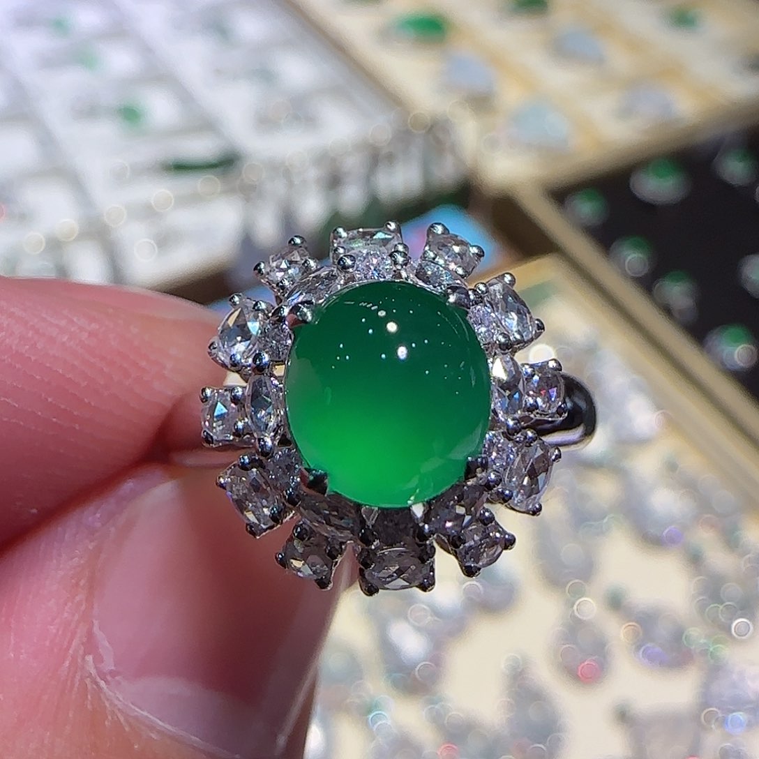 翡翠戒指18K金镶嵌戒指