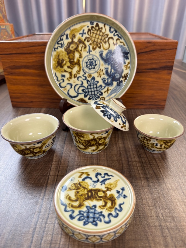 景德镇二号釉釉里金狮子五件套