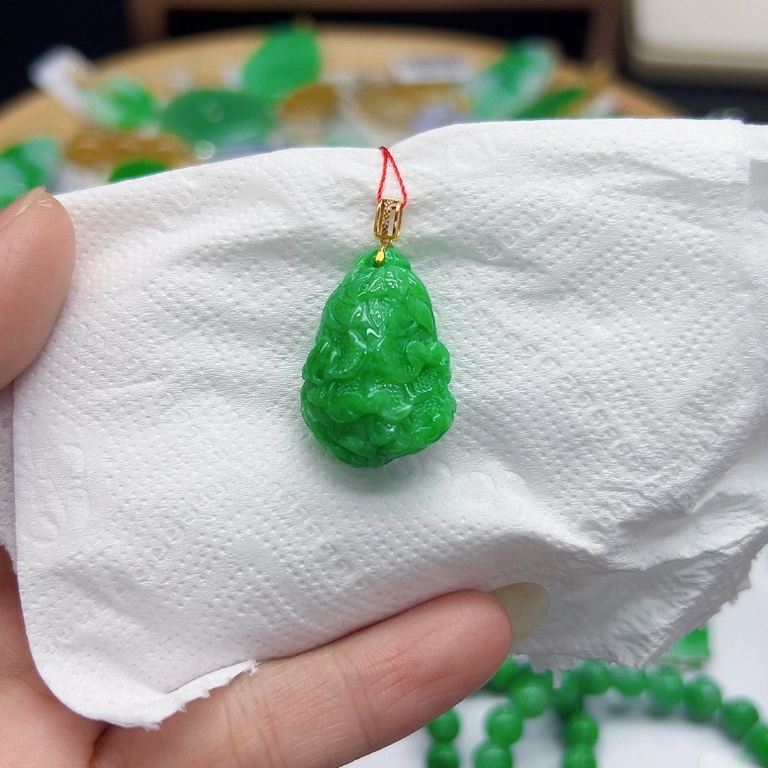 翡翠颈饰18K金镶嵌天然缅料A货一件