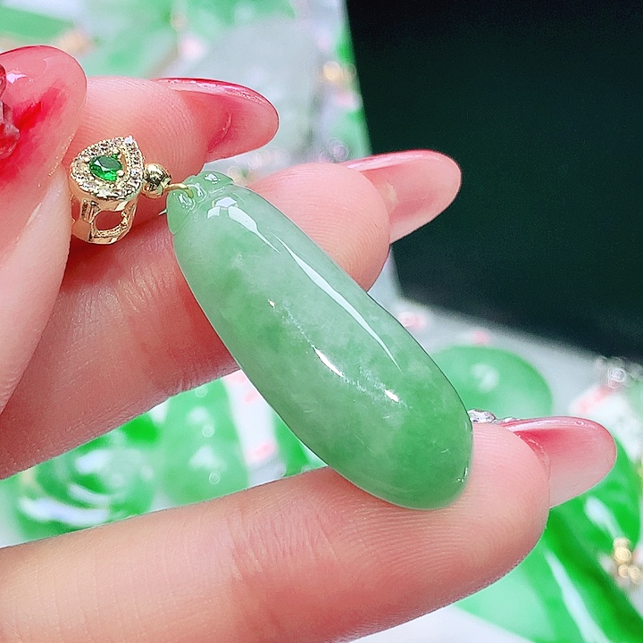 翡翠未镶嵌颈饰翡翠