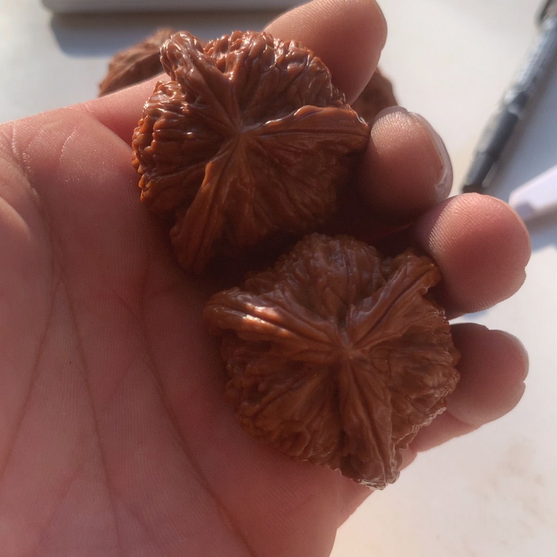 文玩核桃吊坠三棱