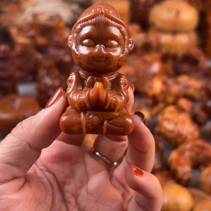 绿***豆太行崖柏手把件的设计和制作