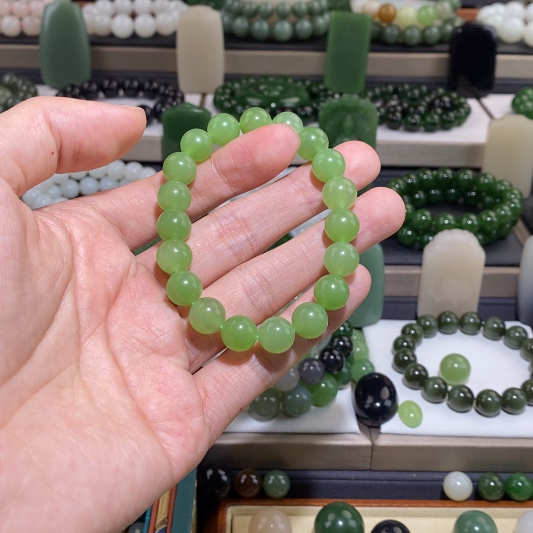 和田玉手串未镶嵌知***爷卡10翠青手串19颗