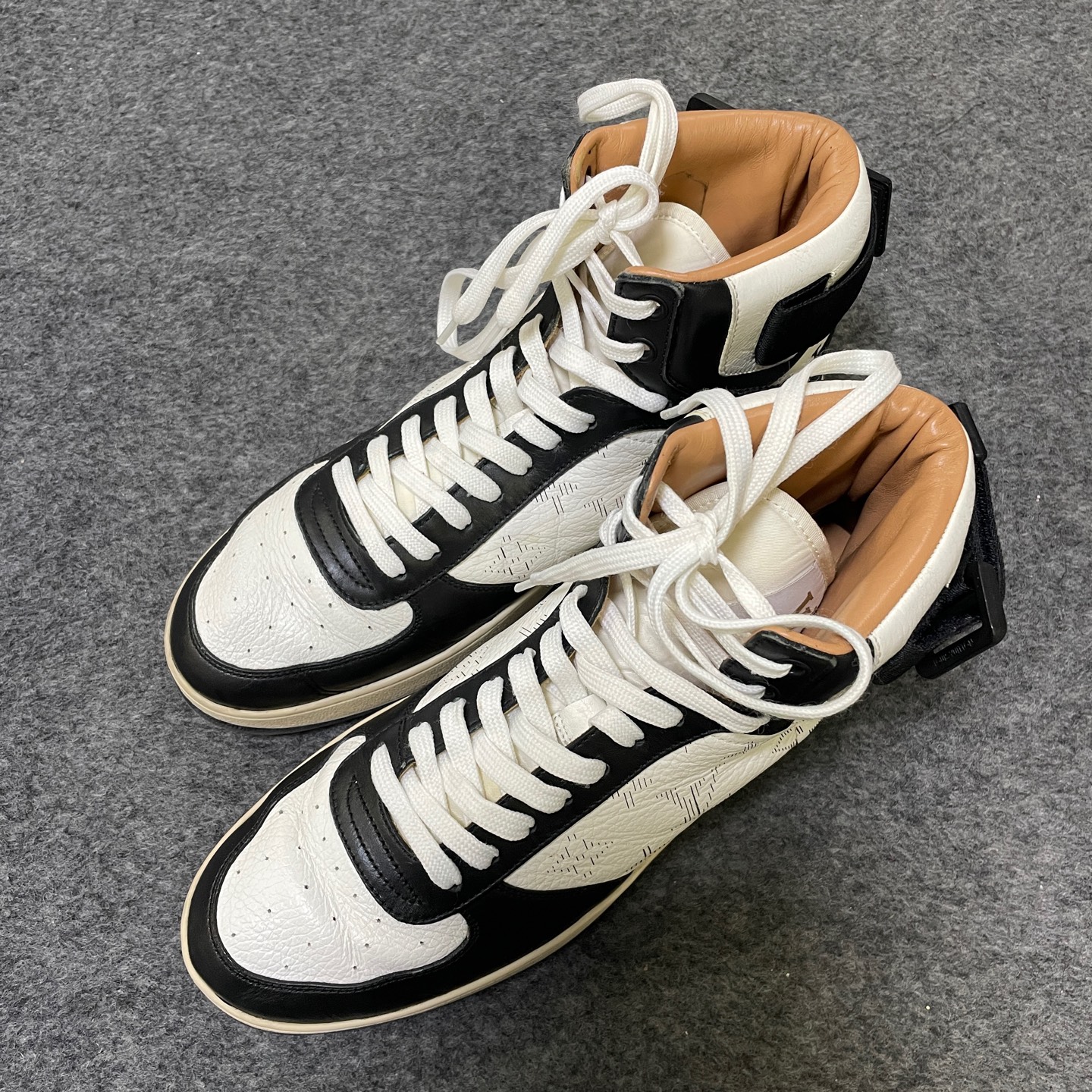 95新 LouisVuitton/路易威登 高帮 时尚板鞋 尺码：39 编码：3716