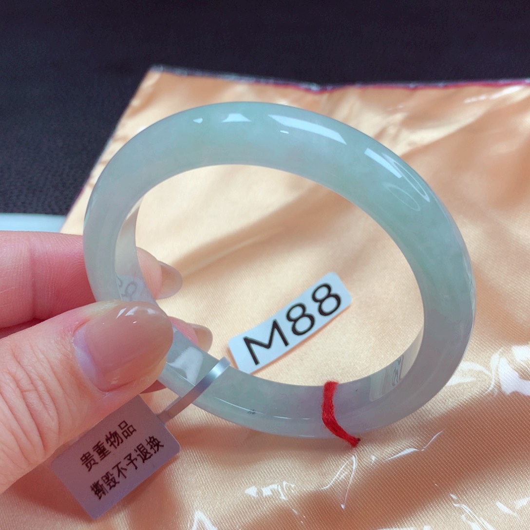 翡翠手镯未镶嵌手镯88