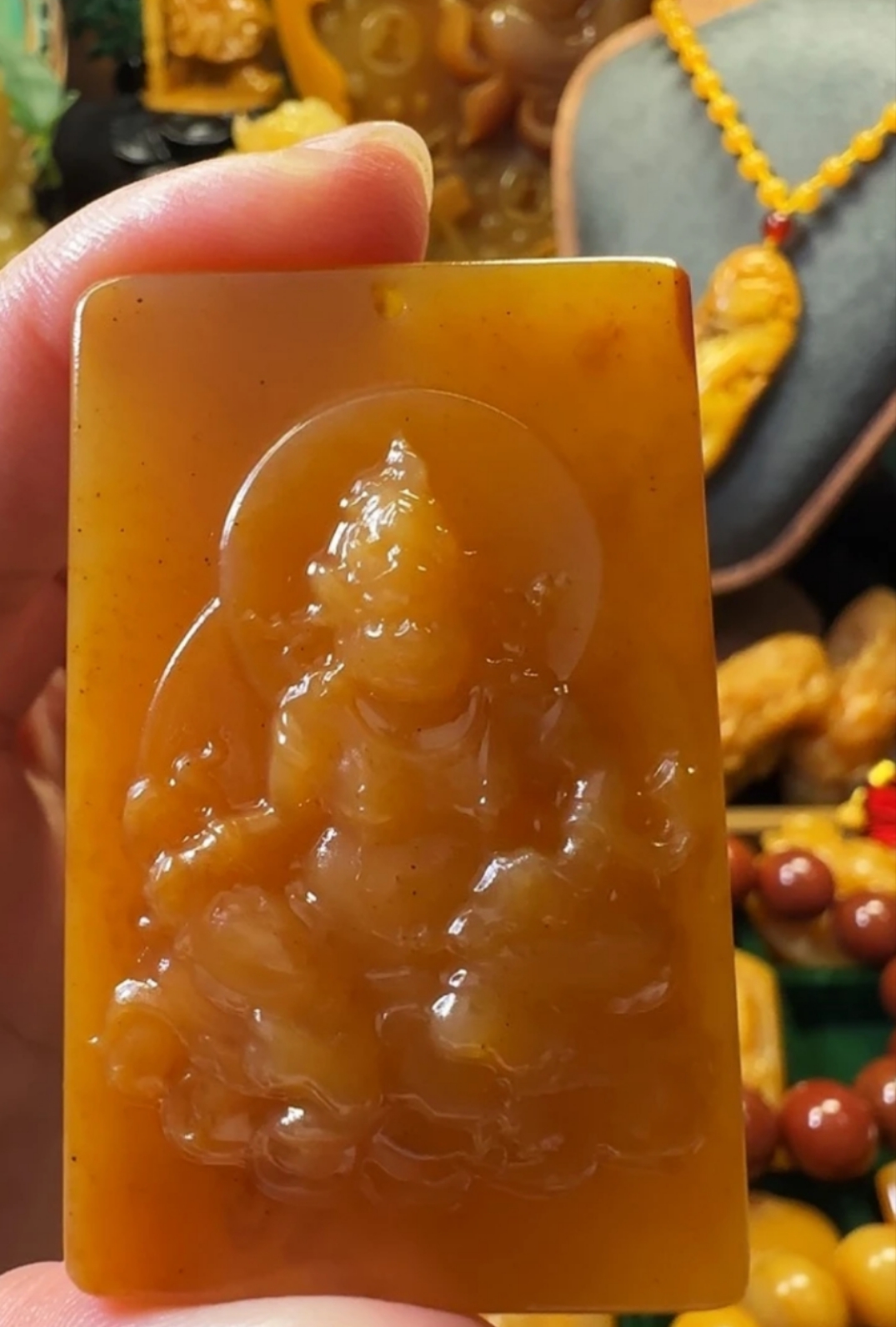 石英质玉（黄龙玉）未镶嵌吊坠黄财神