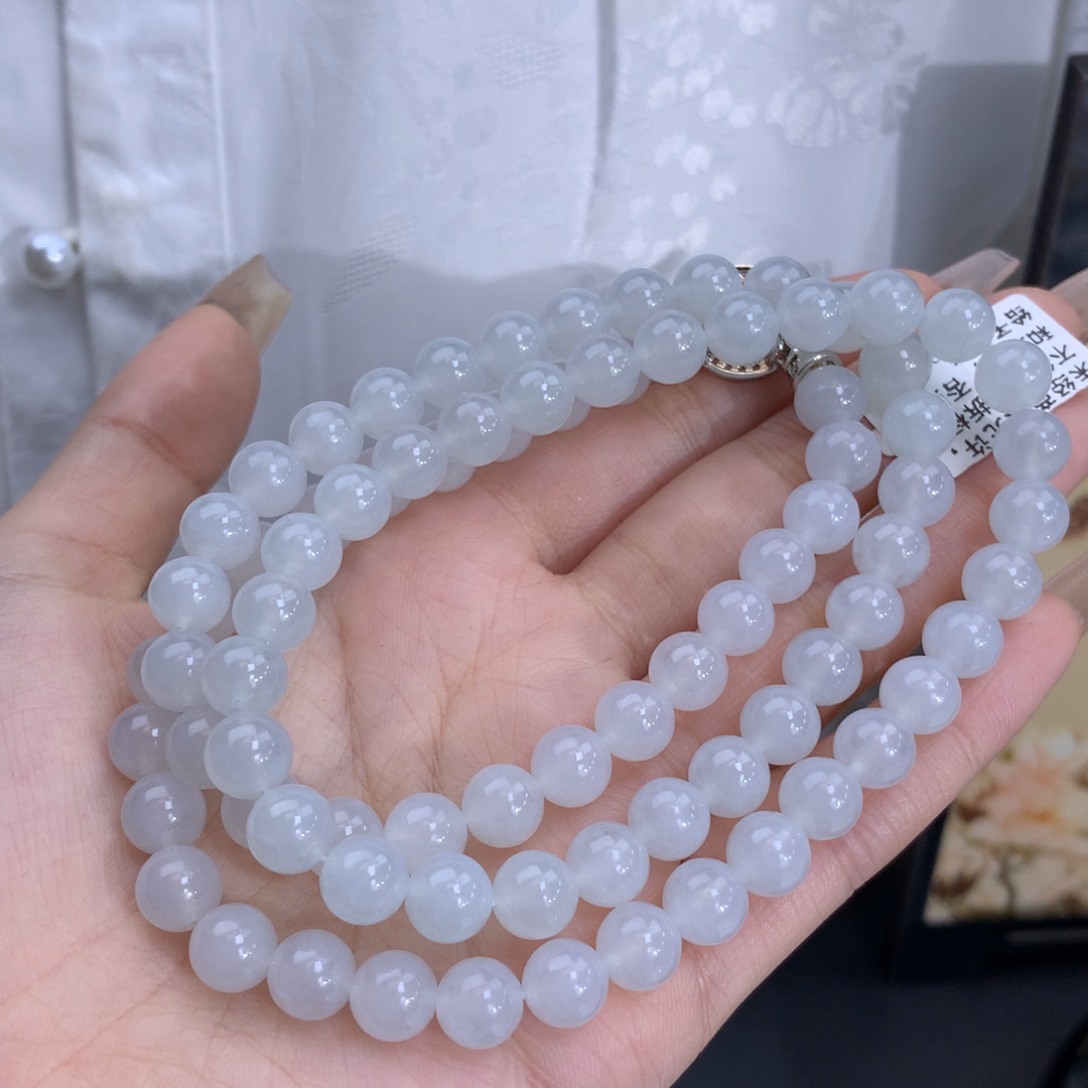翡翠手链未镶嵌卡8冰润胶淡蓝底