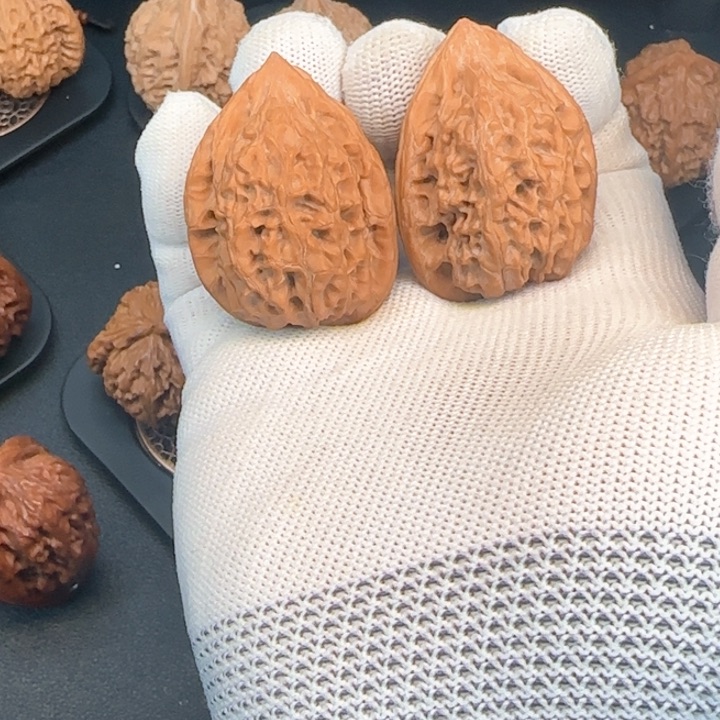 文玩核桃吊坠野生鸡心