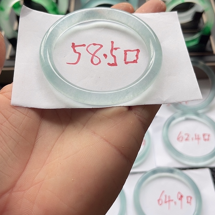 石英质玉手镯未镶嵌