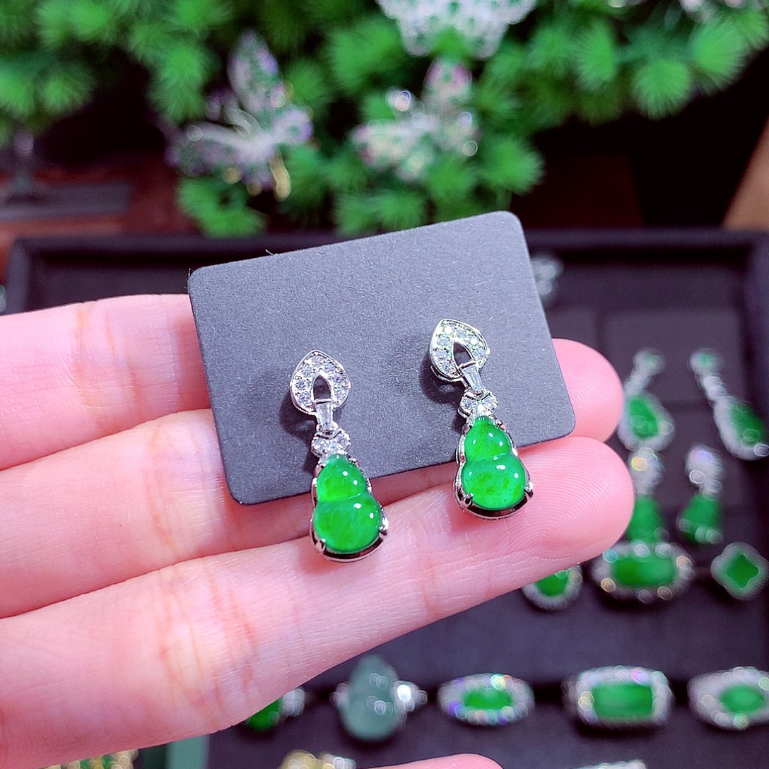 颈饰未镶嵌翡翠“***”天然