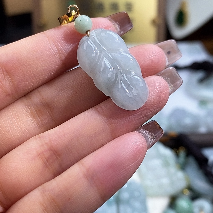 翡翠未镶嵌颈饰7539