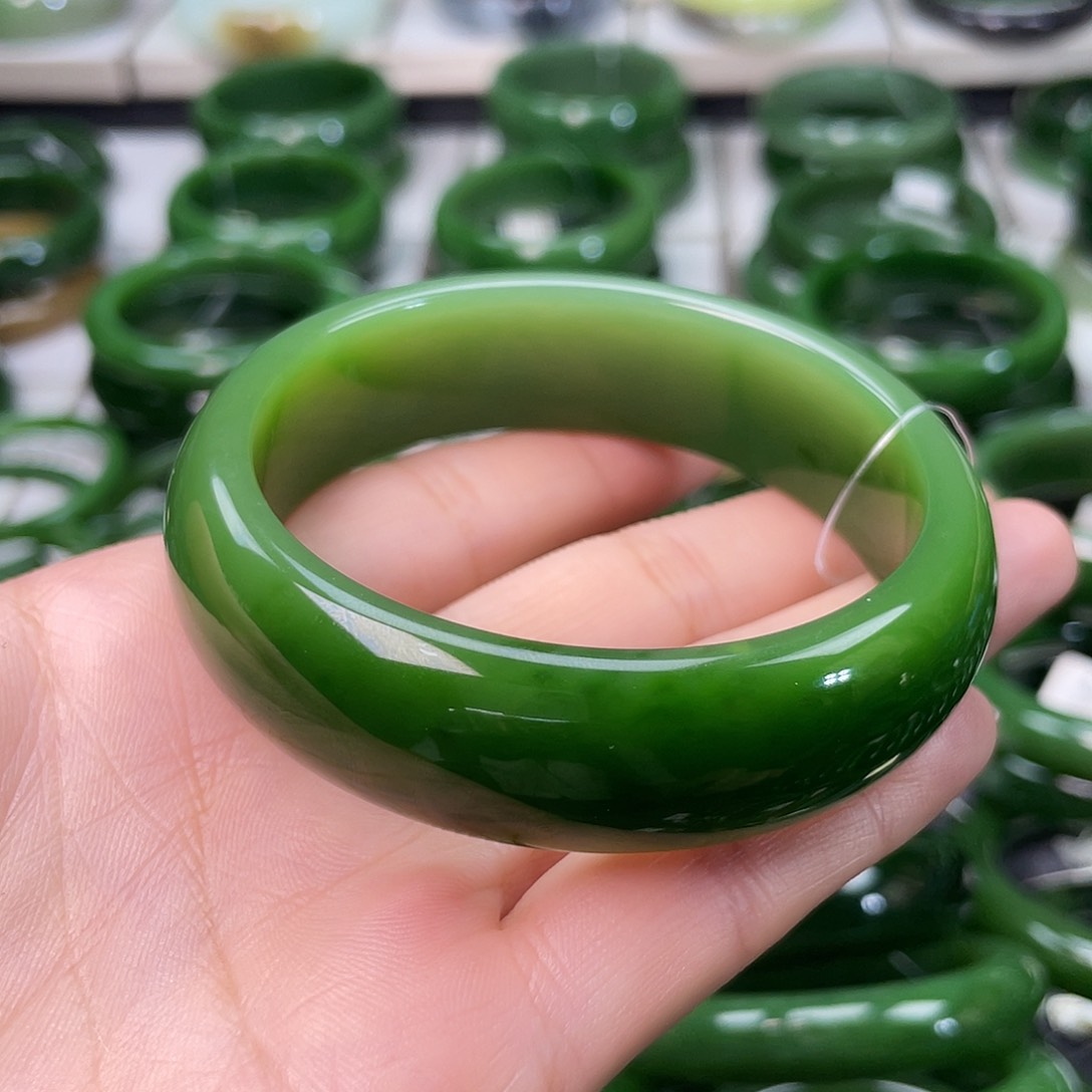 和田玉（碧玉）未镶嵌手镯