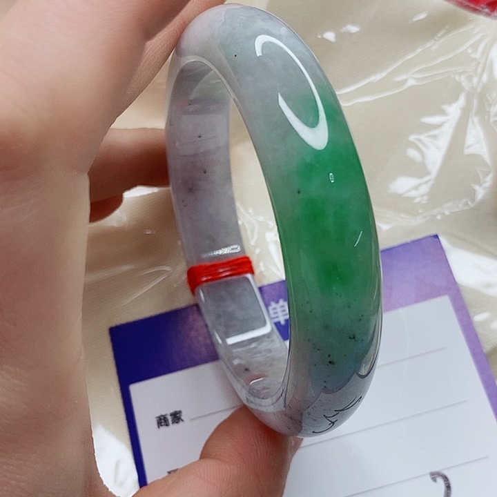 翡翠手镯未镶嵌翡翠