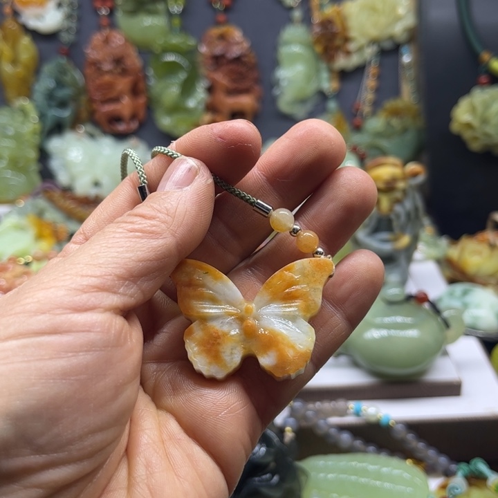 蛇纹石玉未镶嵌颈饰
