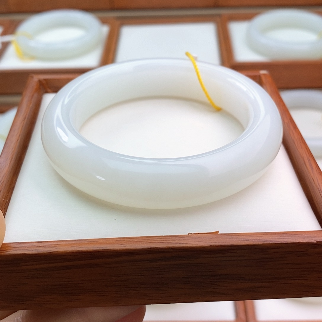 和田玉（白玉）手镯未镶嵌