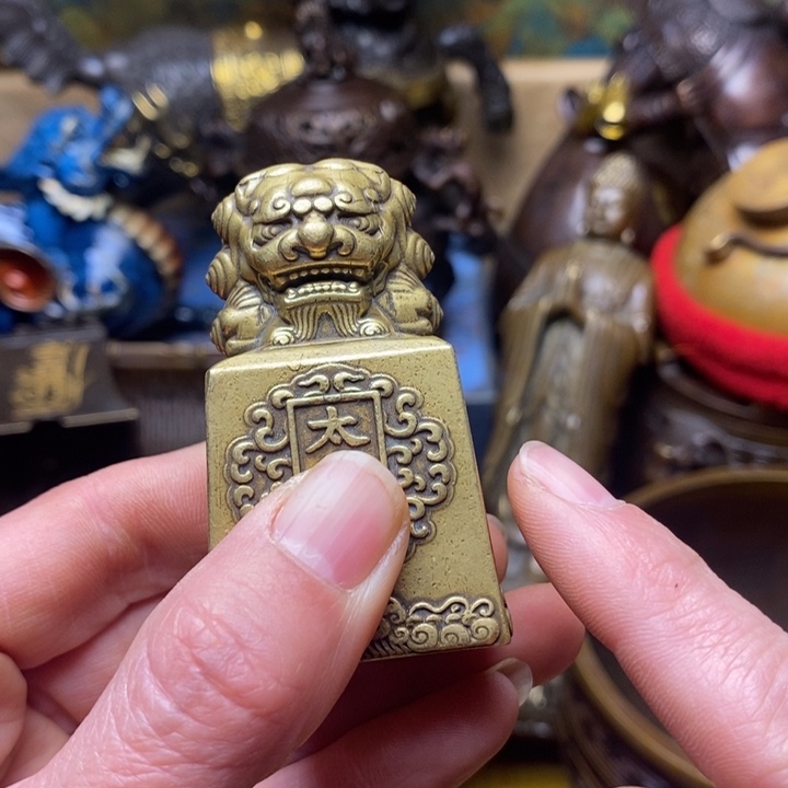 铜器摆件做工精良