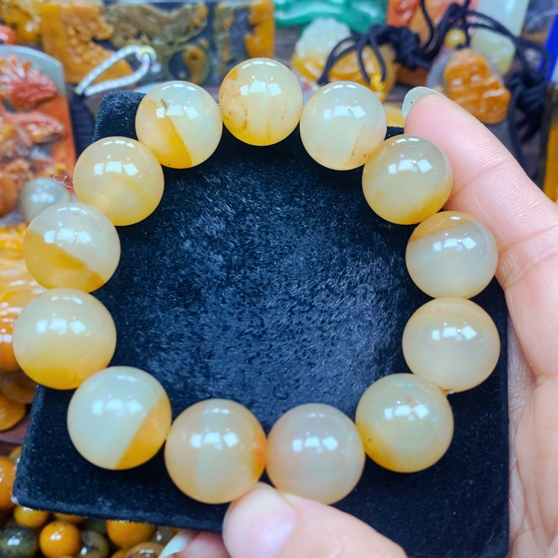 未镶嵌石英质玉（黄龙玉）颈饰