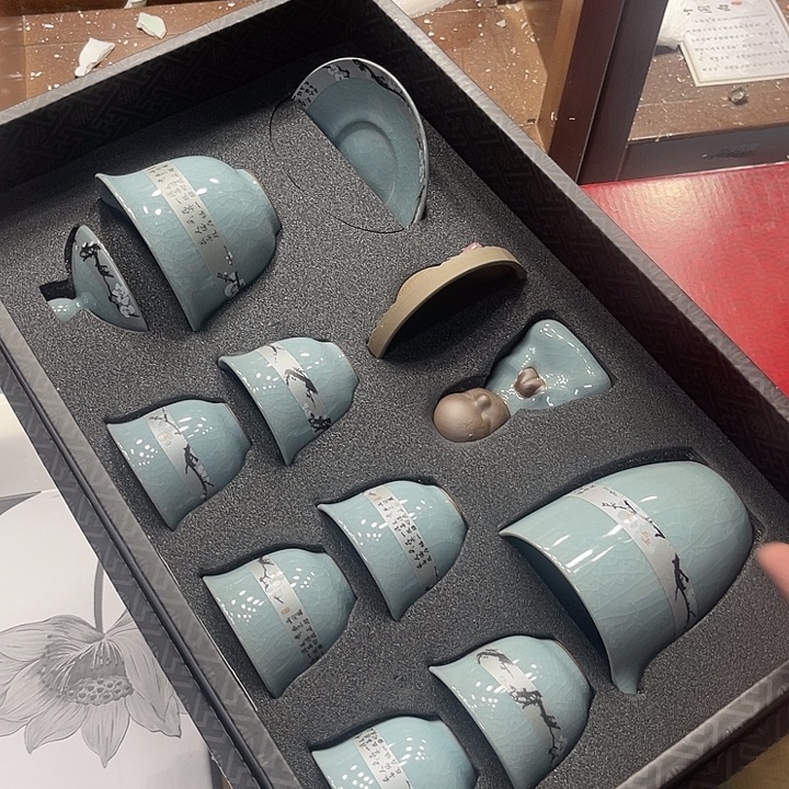 孤品茶具套装等。        