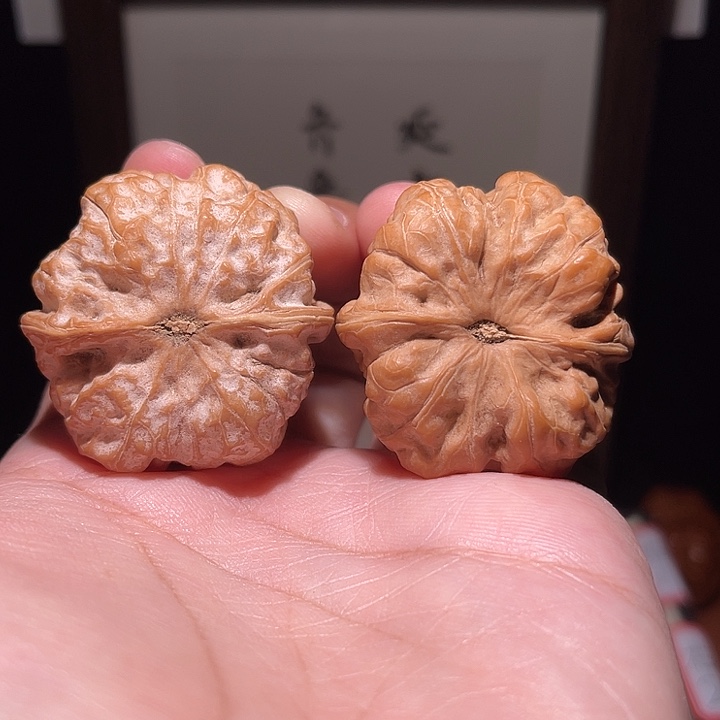 又***深核桃把件蛤蟆头   