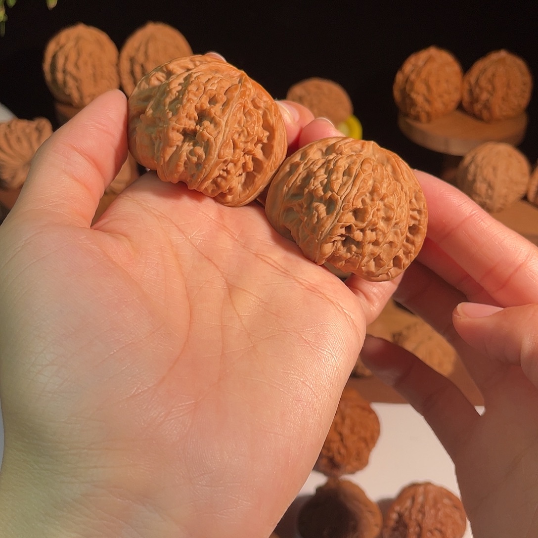 文玩核桃吊坠44白狮子微修文