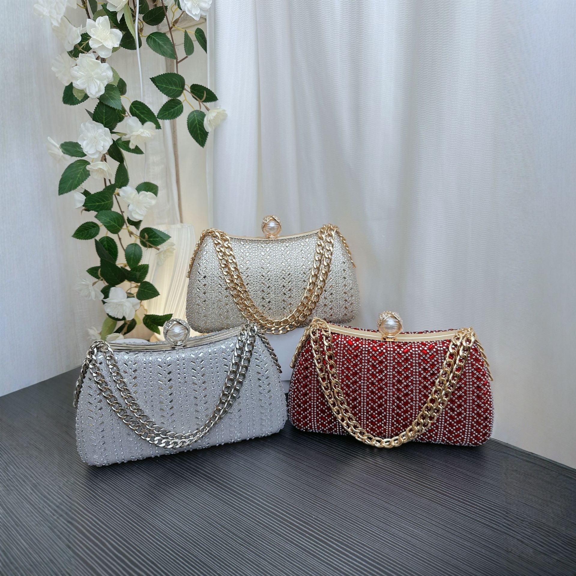 2025新款高级感名媛晚宴包女士轻奢镶钻包宴会时尚百搭手提包跨境