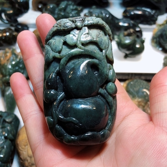 岫岩河磨玉（透闪石质玉）把件未镶嵌