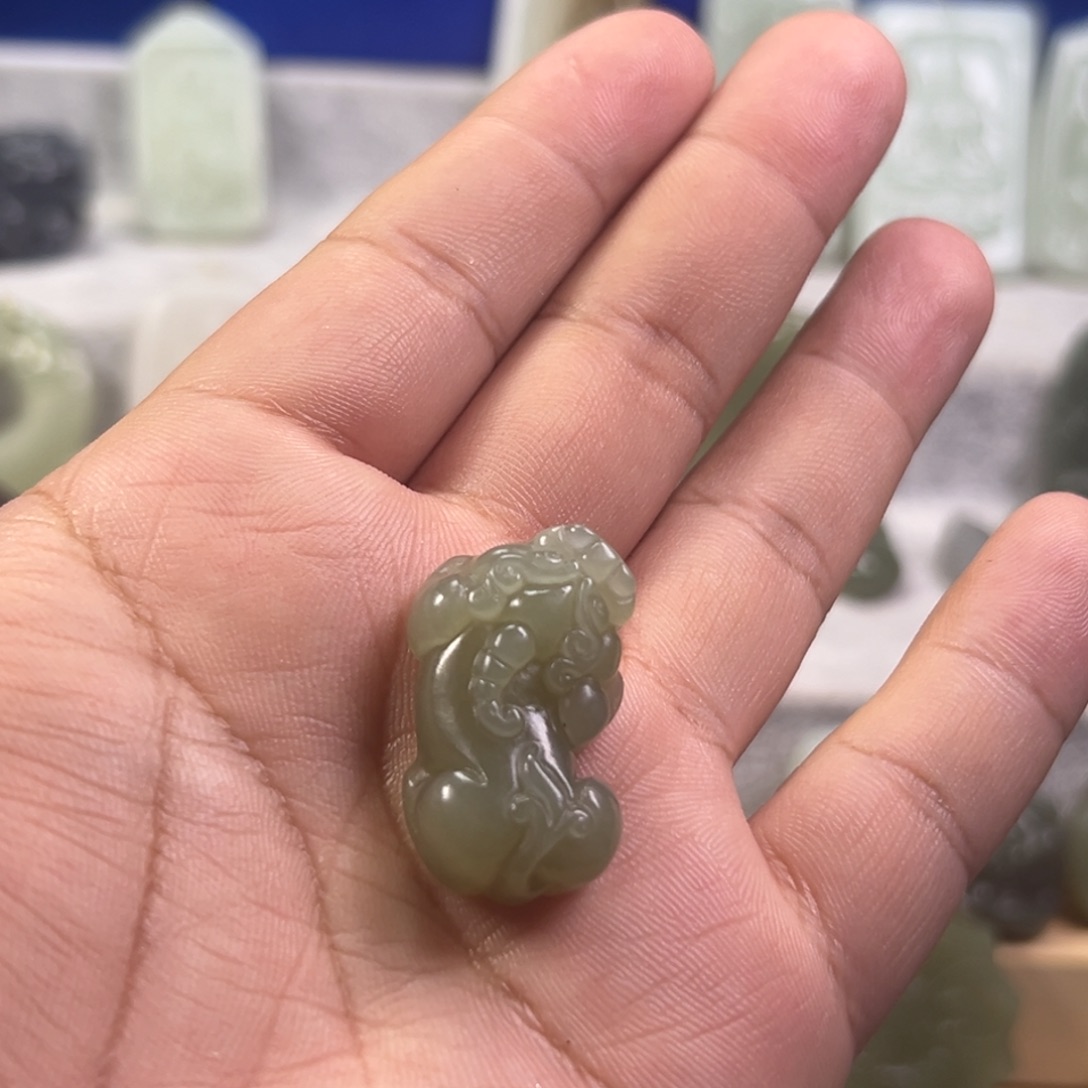 和田玉颈饰未镶嵌覃**姐