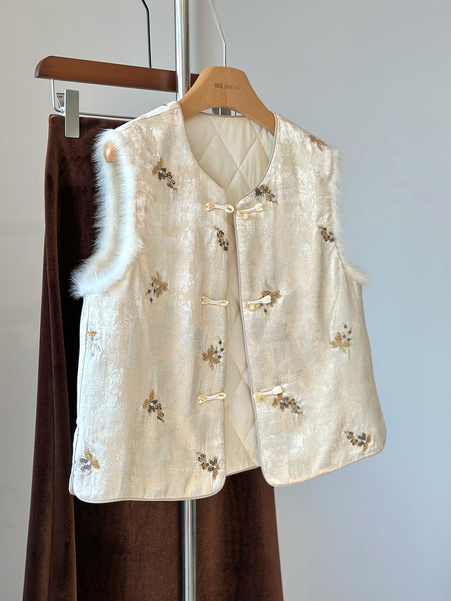 高端新中式水貂毛马甲秋冬夹棉重工花朵刺绣圆领外穿背心日常百搭