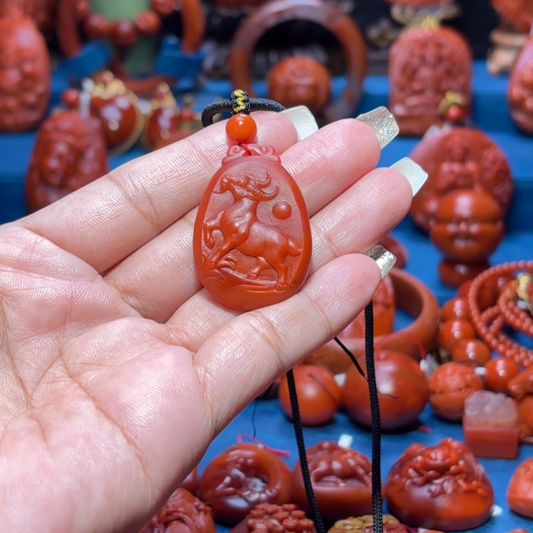 未镶嵌雕刻南红玛瑙1***?