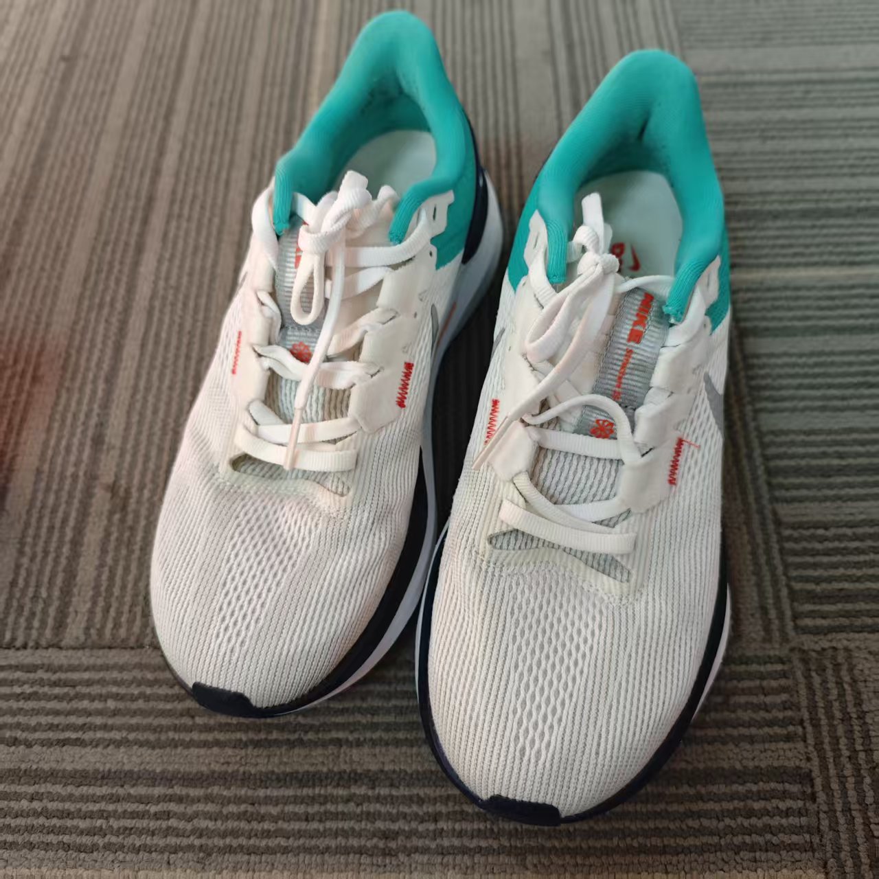 瑕疵慎拍  NIKE/耐克 Zoom Structure 25女跑步鞋DJ7884-102-37.5