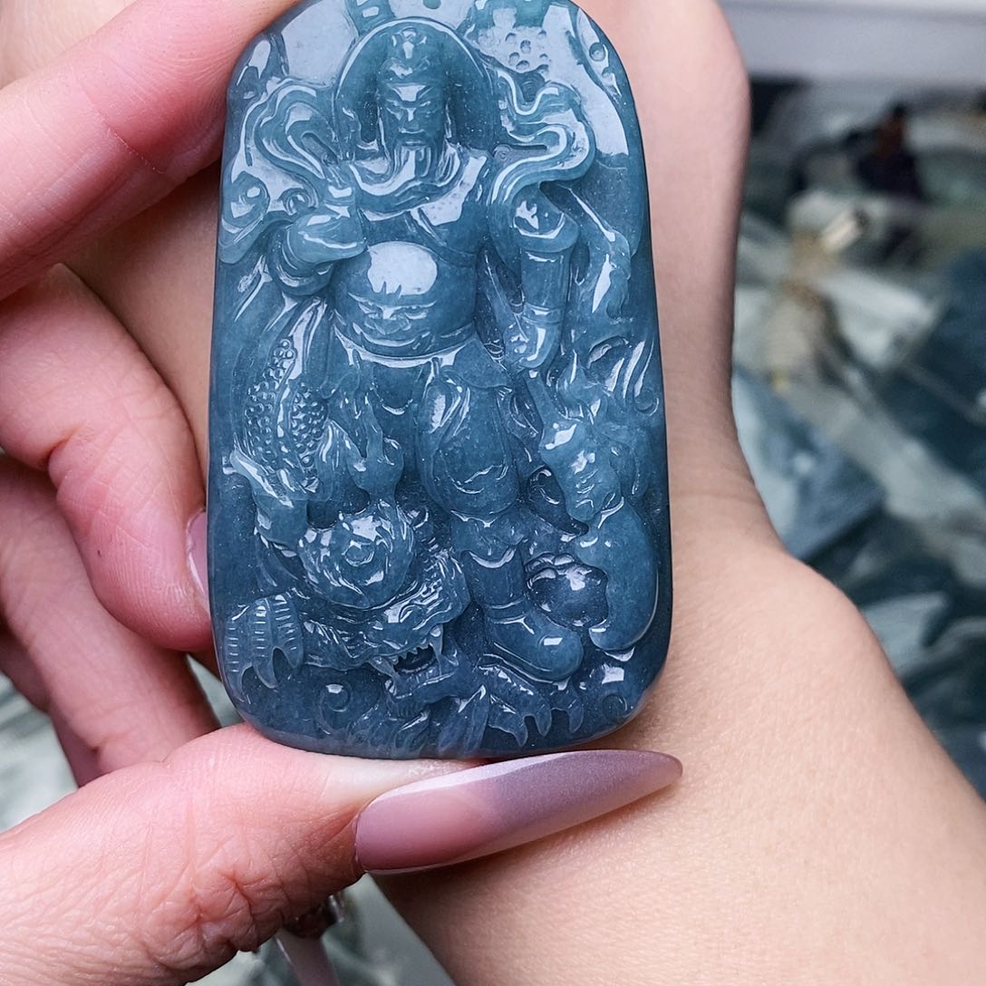 颈饰未镶嵌翡翠      