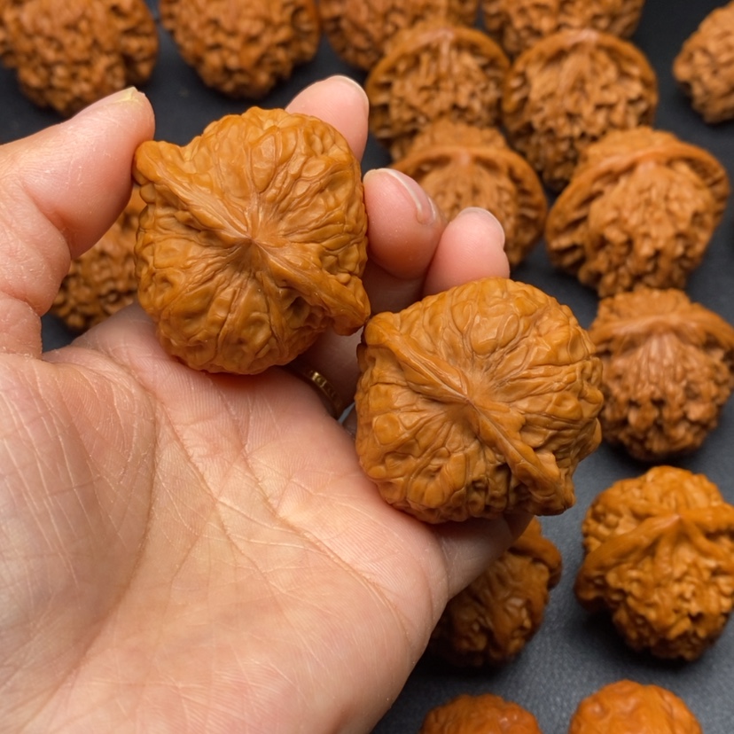 【闪购商品】文玩核桃把件冬***猫核桃