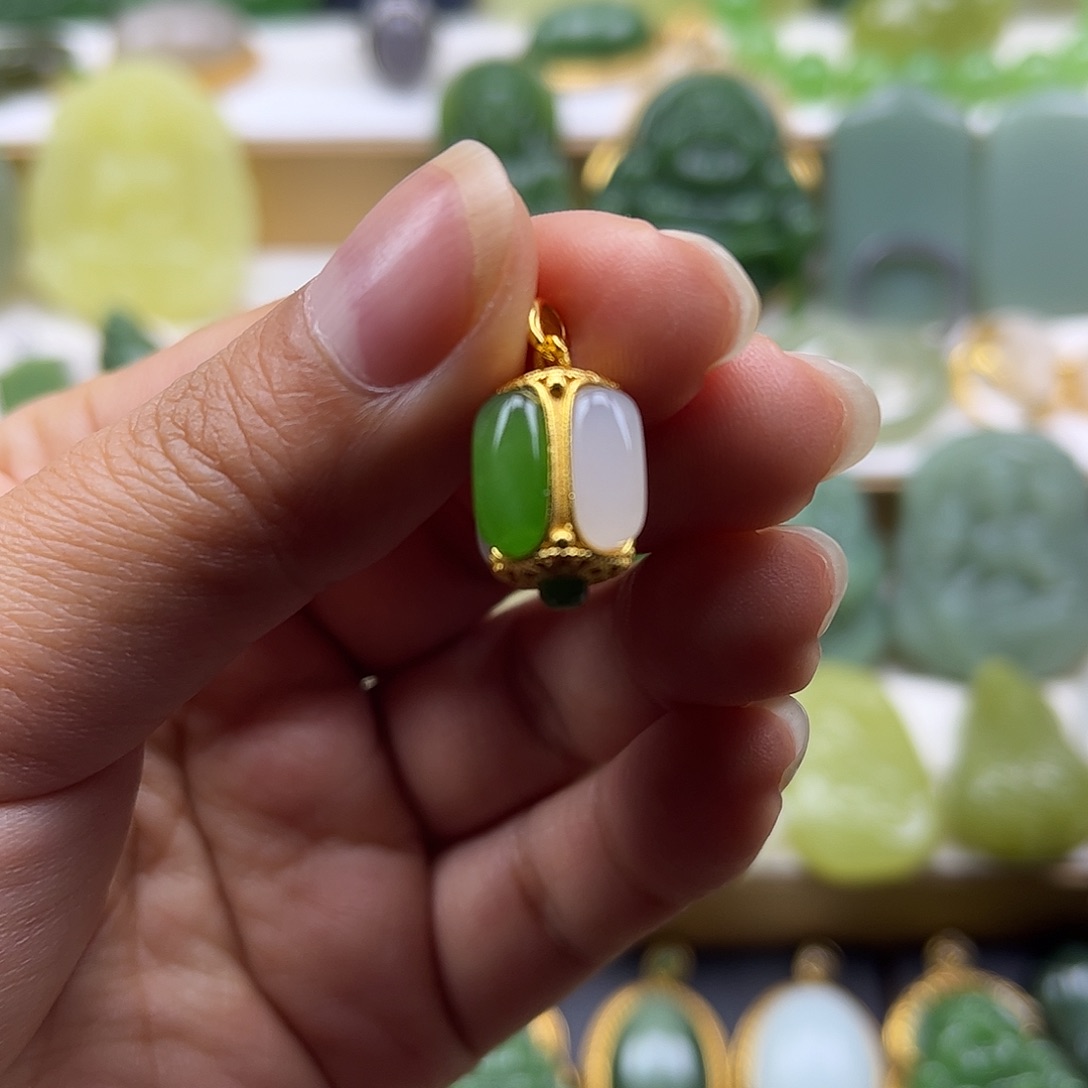 宁***滥和田玉银S925镶嵌颈饰