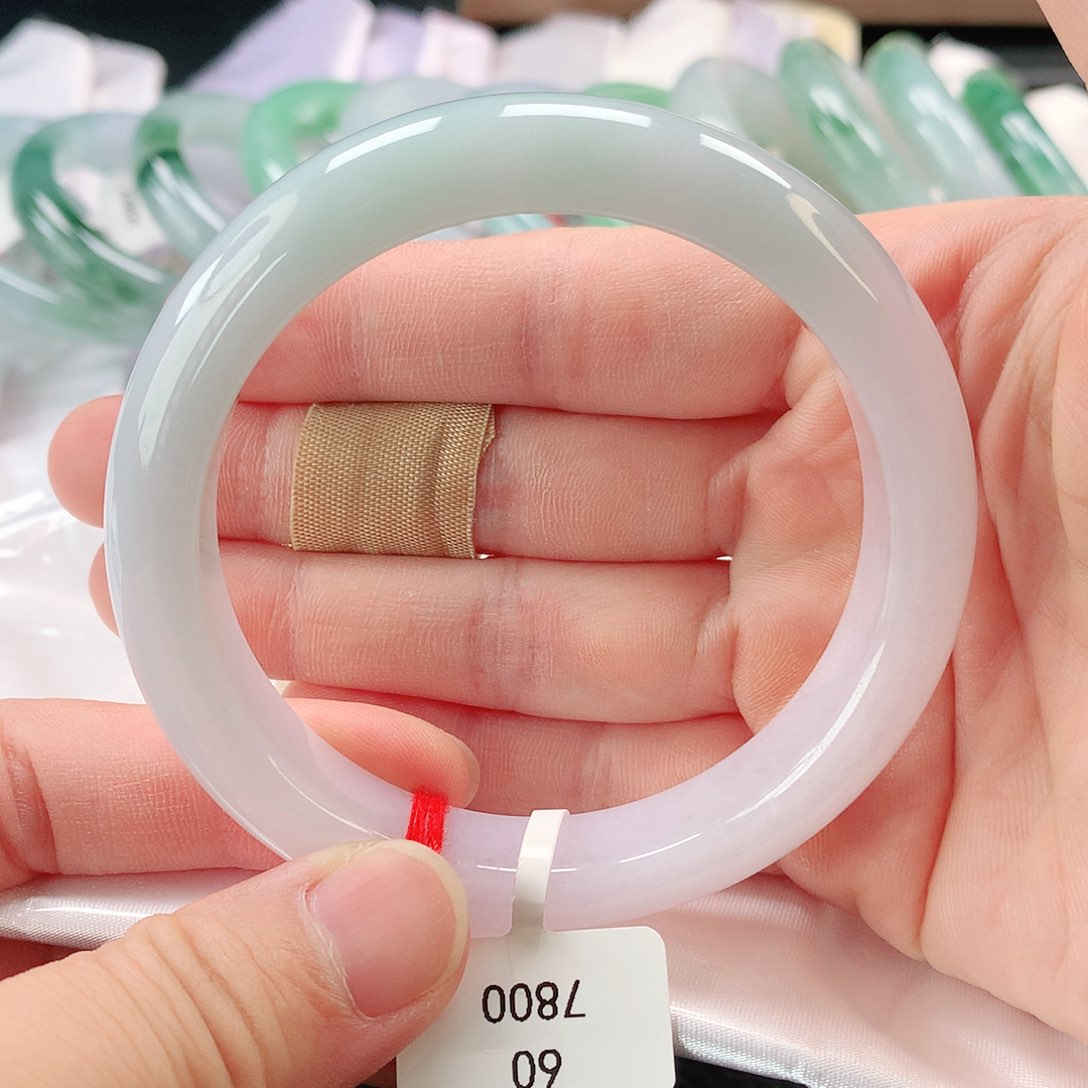 翡翠手镯未镶嵌缅甸A货翡翠手镯