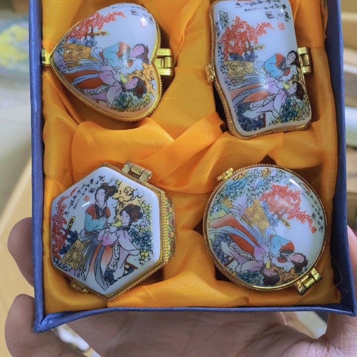 香盒四个 默认瑕疵