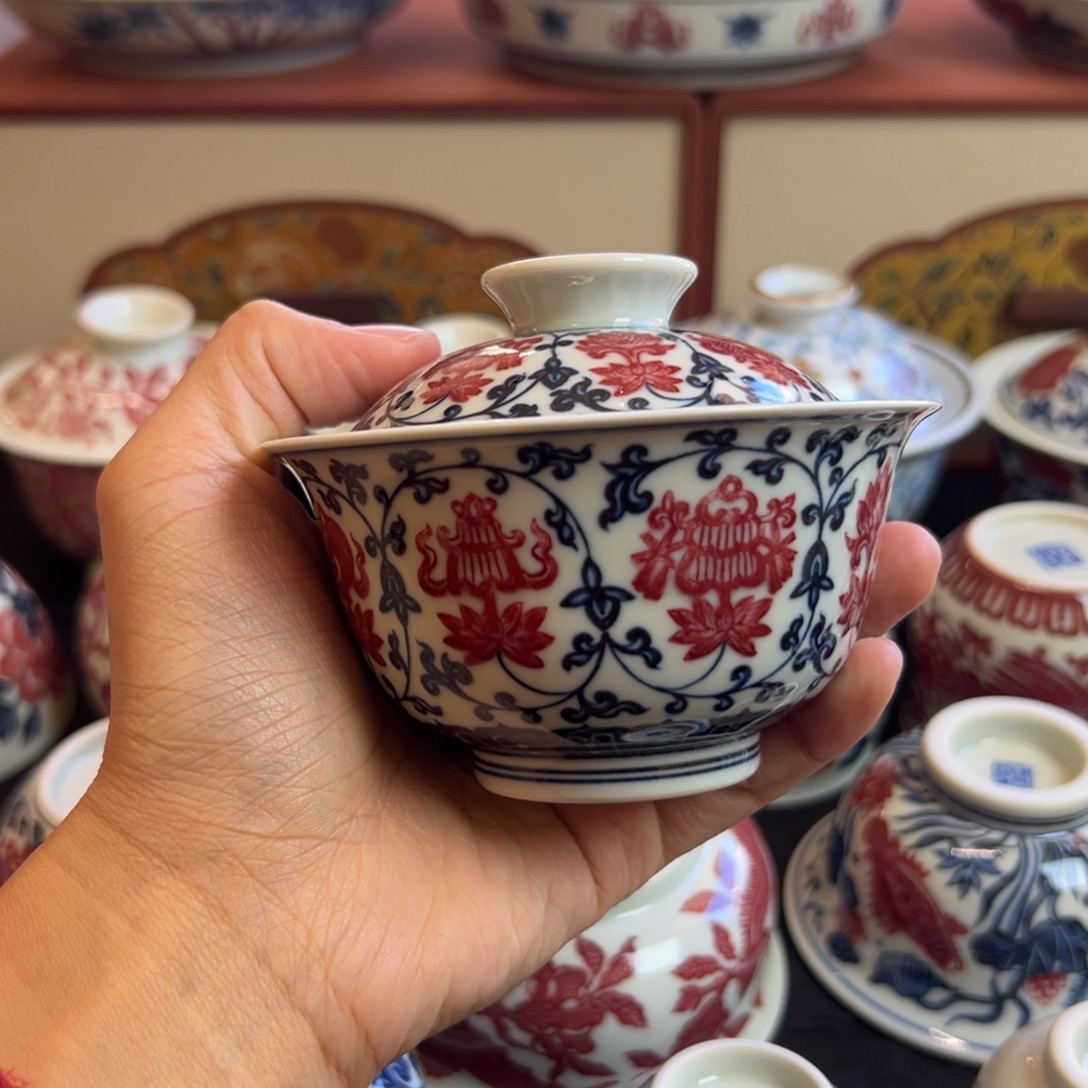 正绎堂釉里红莲托八宝