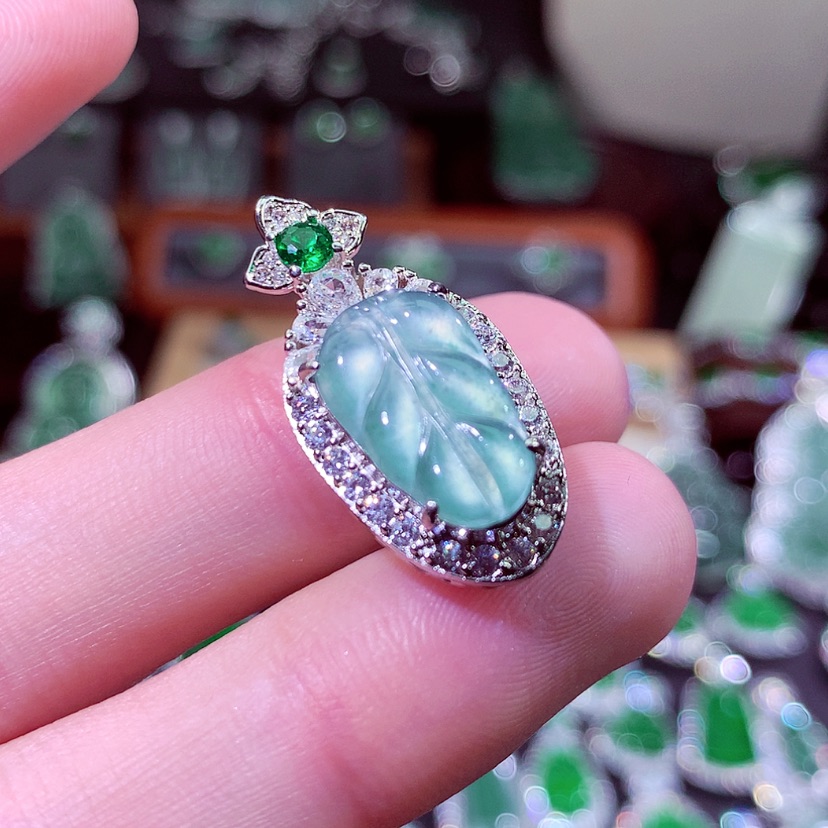 【闪购商品】翡翠颈饰未镶嵌挂件